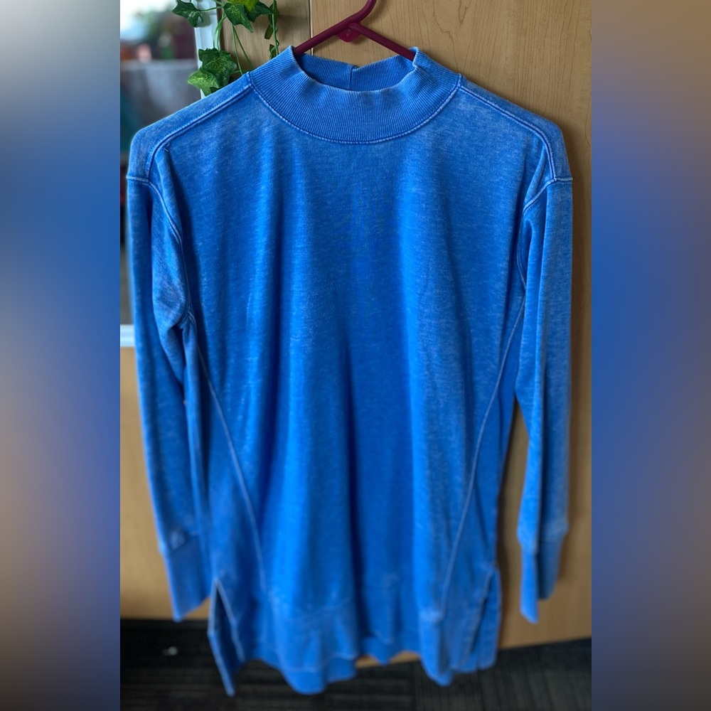 very oversized. days size xs. but would definitely fit Xs-L